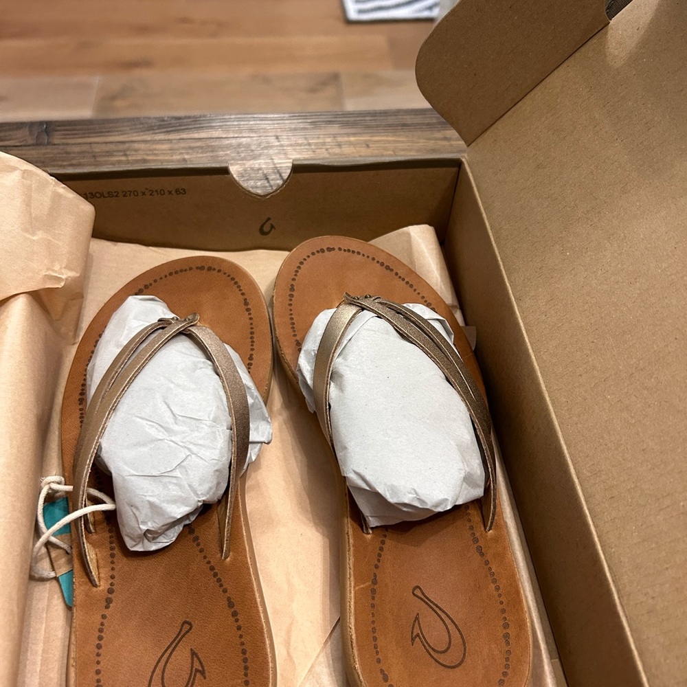 Olukai Thong Style Sandal New in Box